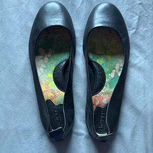 Born Black Soft Leather Flats with Vibrant Cushioned Insole